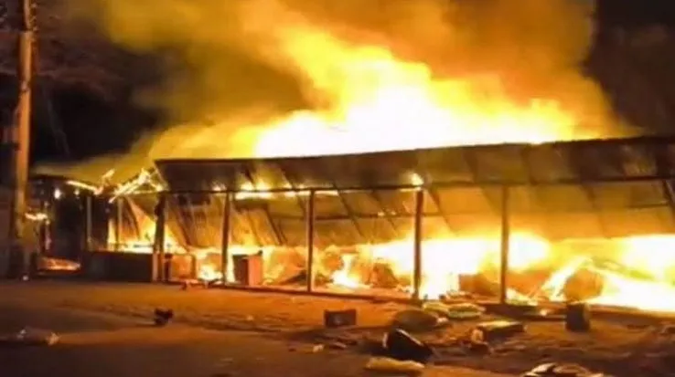 ঝালকাঠিতে অগ্নিকাণ্ডে ৬ দোকান পুড়ে ছাই